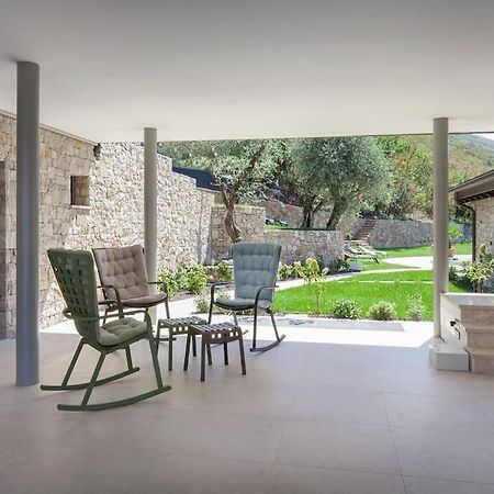 Villa Divina - Apt Divina Con Piscina E Vista Lago Castelletto Di Brenzone Esterno foto