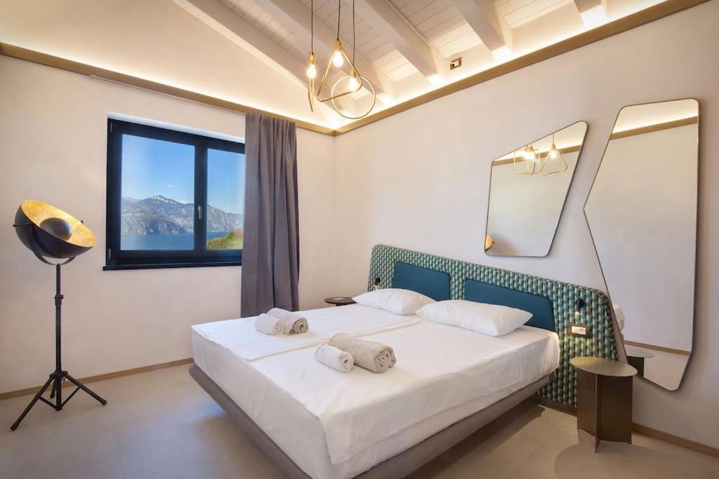 Villa Divina - Apt Divina Con Piscina E Vista Lago Castelletto Di Brenzone Esterno foto