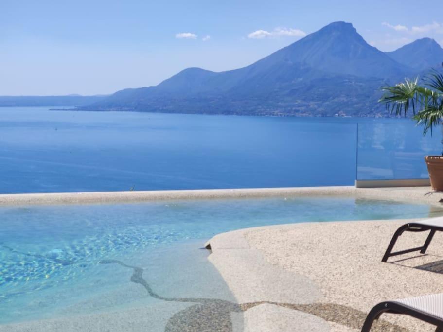 Villa Divina - Apt Divina Con Piscina E Vista Lago Castelletto Di Brenzone Esterno foto