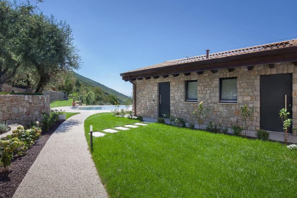 Villa Divina - Apt Divina Con Piscina E Vista Lago Castelletto Di Brenzone Esterno foto
