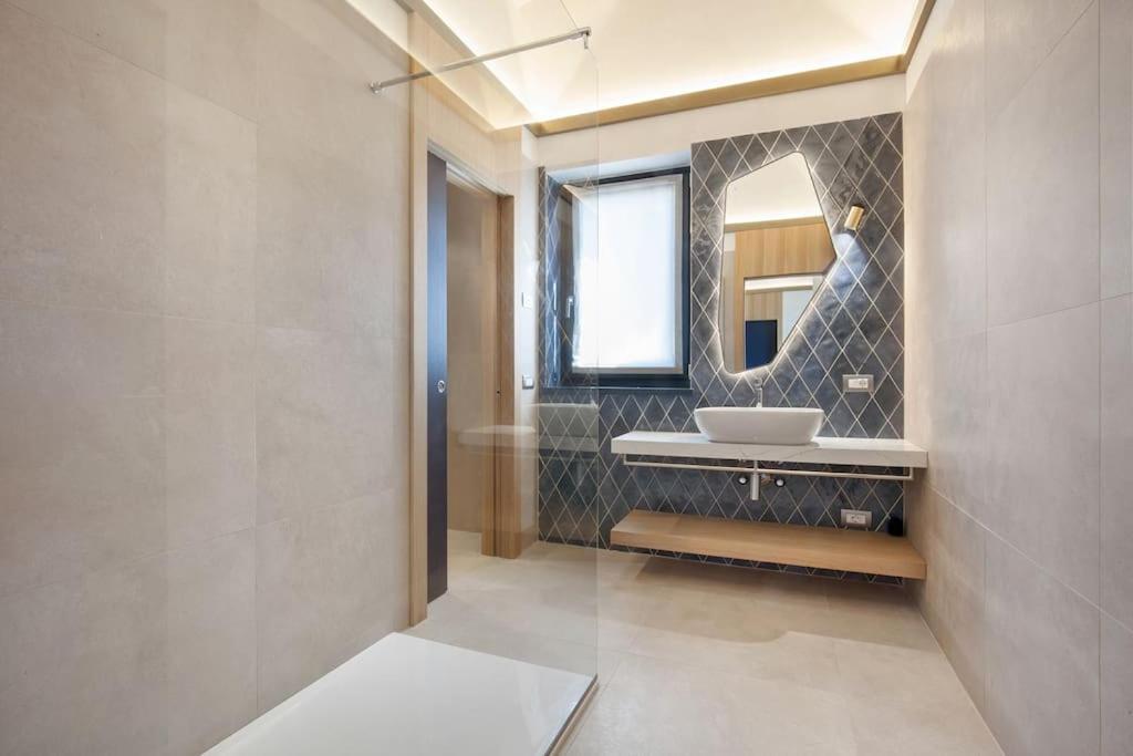 Villa Divina - Apt Divina Con Piscina E Vista Lago Castelletto Di Brenzone Esterno foto