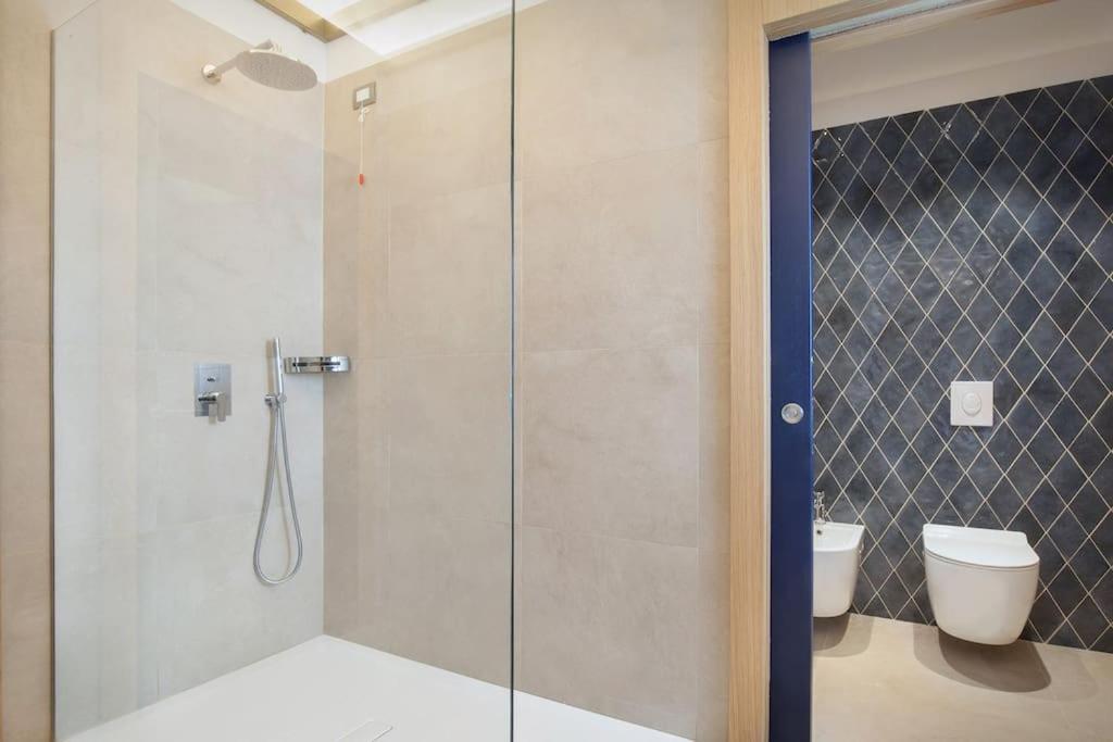 Villa Divina - Apt Divina Con Piscina E Vista Lago Castelletto Di Brenzone Esterno foto