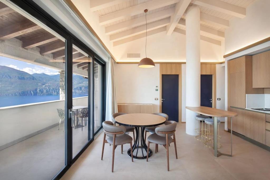 Villa Divina - Apt Divina Con Piscina E Vista Lago Castelletto Di Brenzone Esterno foto