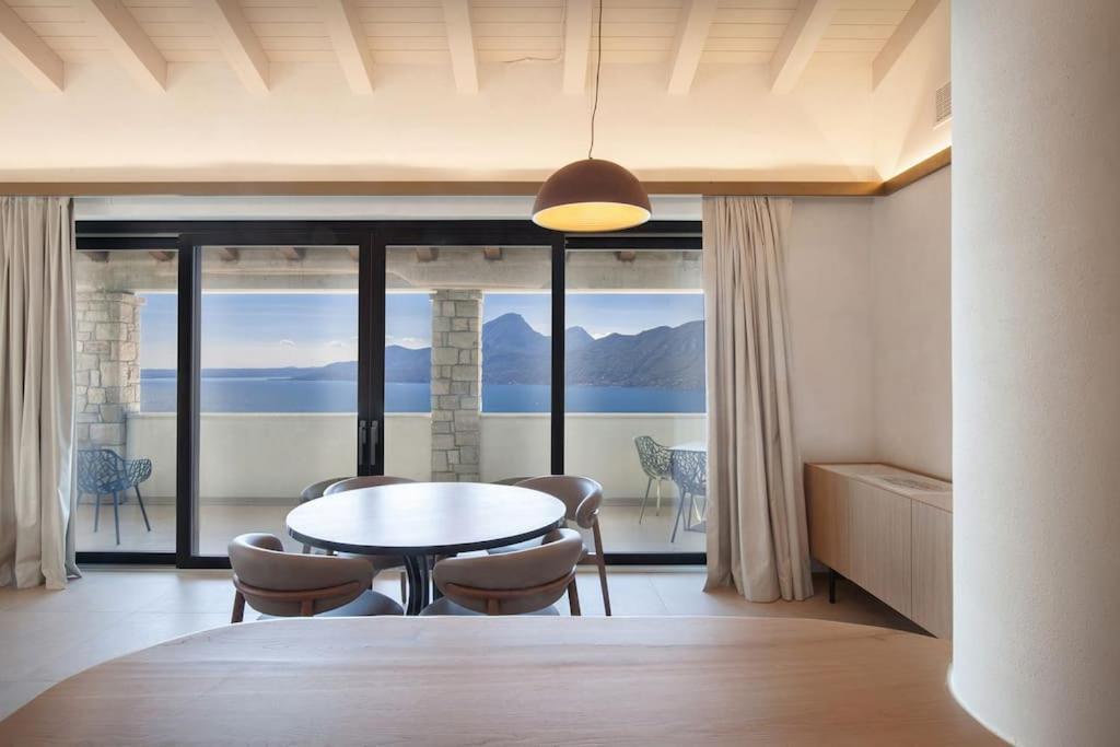 Villa Divina - Apt Divina Con Piscina E Vista Lago Castelletto Di Brenzone Esterno foto