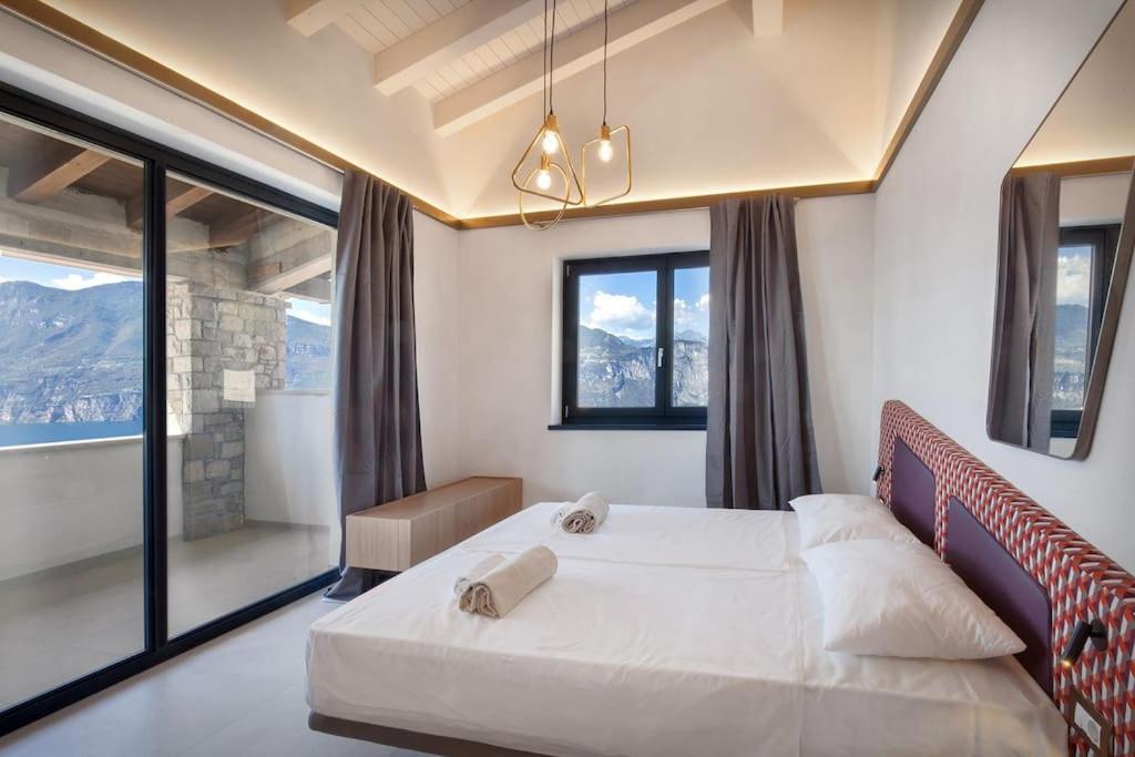 Villa Divina - Apt Divina Con Piscina E Vista Lago Castelletto Di Brenzone Esterno foto
