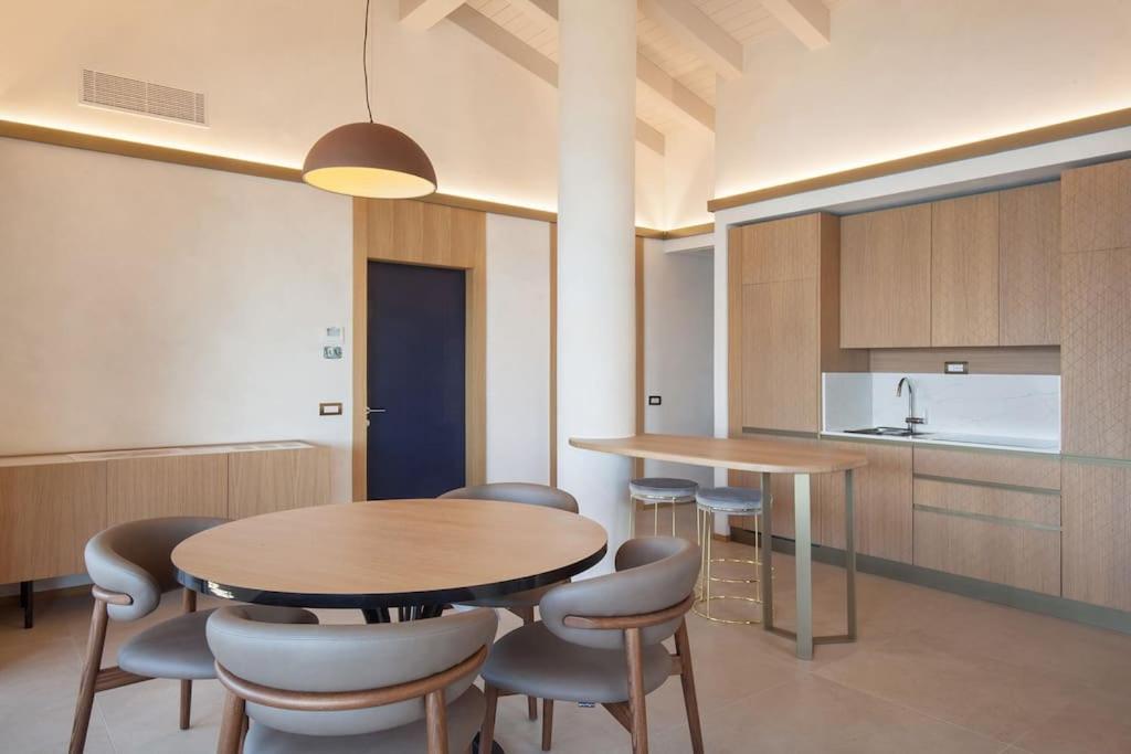Villa Divina - Apt Divina Con Piscina E Vista Lago Castelletto Di Brenzone Esterno foto